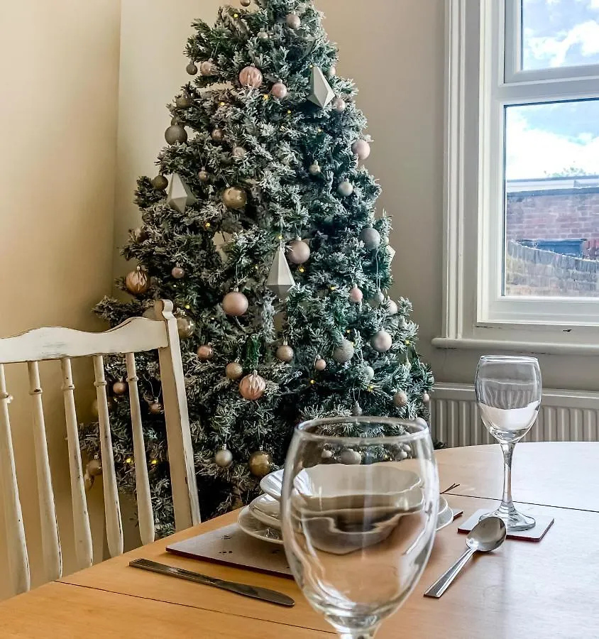 Waverley Lodge - Quaint Victorian Home With Free Parking York