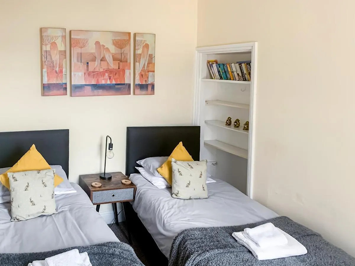 Waverley Lodge - Quaint Victorian Home With Free Parking 요크 아파트