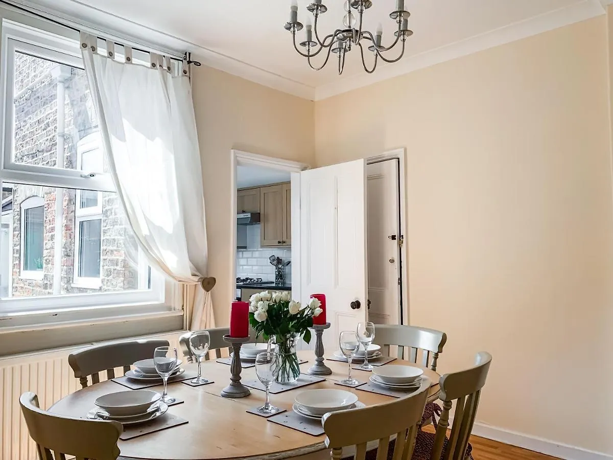 Waverley Lodge - Quaint Victorian Home With Free Parking 요크